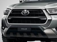 Накладка на передний бампер Hilux 2020- черная