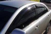 Ветровики Avensis 2003- темные