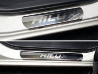 Toyota Hilux Exclusive 2018- Накладки на пороги (лист зеркальный надпись Hilux)