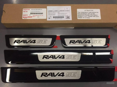 Накладки порогов RAV4 SE 2013-2018 Оригинал