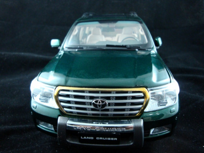 Toyota Land Cruiser 200 Green 1:18