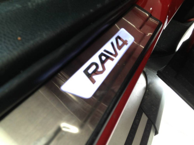 Накладки на пороги с LED-подсветкой RAV4 2013-