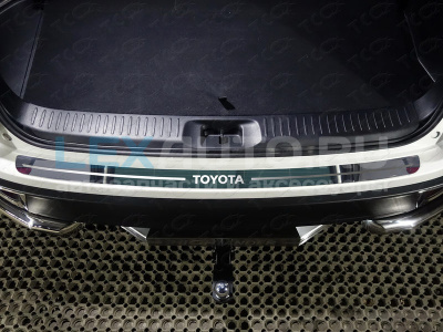 Накладка на задний бампер для TOYOTA Highlander 2017- (лист зеркальный надпись Toyota)