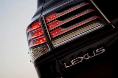 Фонари задние Lexus LX570 2012-, Supercharger черно-белые ОРИГИНАЛ