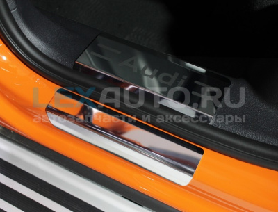 Накладки на пластиковые пороги для Audi Q3 2019 (лист зеркальный надпись Audi)