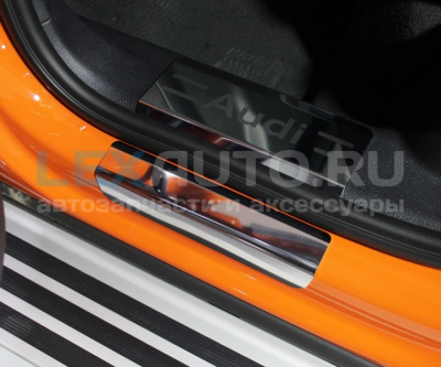 Накладки на задние пороги для Audi Q3 2019 (лист зеркальный)