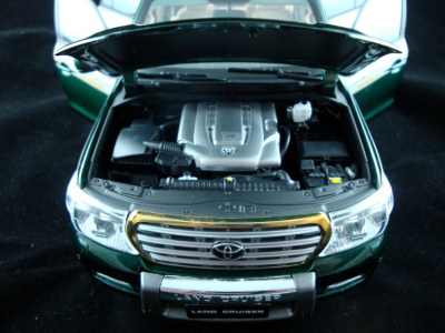 Toyota Land Cruiser 200 Green 1:18