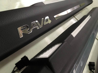 Накладки на пороги с LED-подсветкой RAV4 2013-