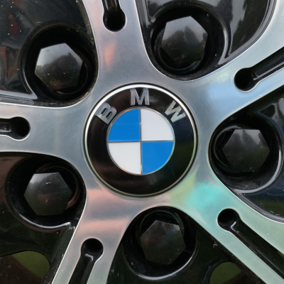 Комплект фиксированных колпачков для литых дисков BMW