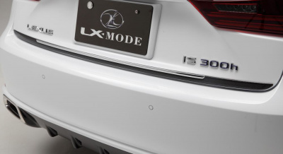 Накладка (нижняя) на крышку багажника IS 2013- F-Sport, LX-Mode