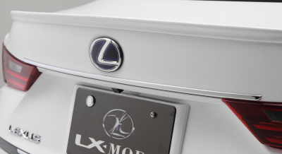 Накладка (хром) на крышку багажника IS 2013- F-Sport, LX-Mode