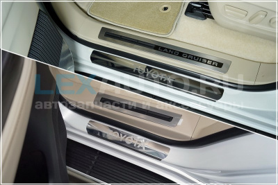 Накладки на пороги (лист зеркальный надпись Toyota) для Toyota Land Cruiser 300 2021-