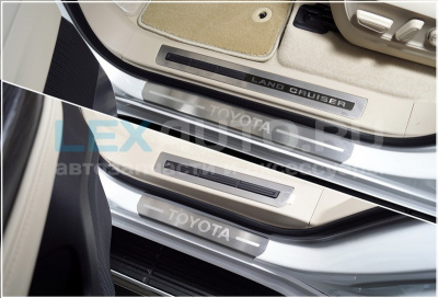 Накладки на пороги (лист шлифованный надпись Toyota) для Land Cruiser 300 2021-