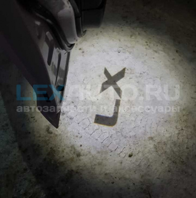Плафоны подсветки в двери с проекцией Lexus LX570/LX450d