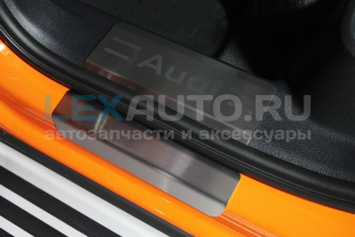Накладки на пластиковые пороги для Audi Q3 2019 (лист шлифованный надпись Audi)