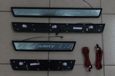 Накладки на пороги Camry V50 2012-, с подсветкой